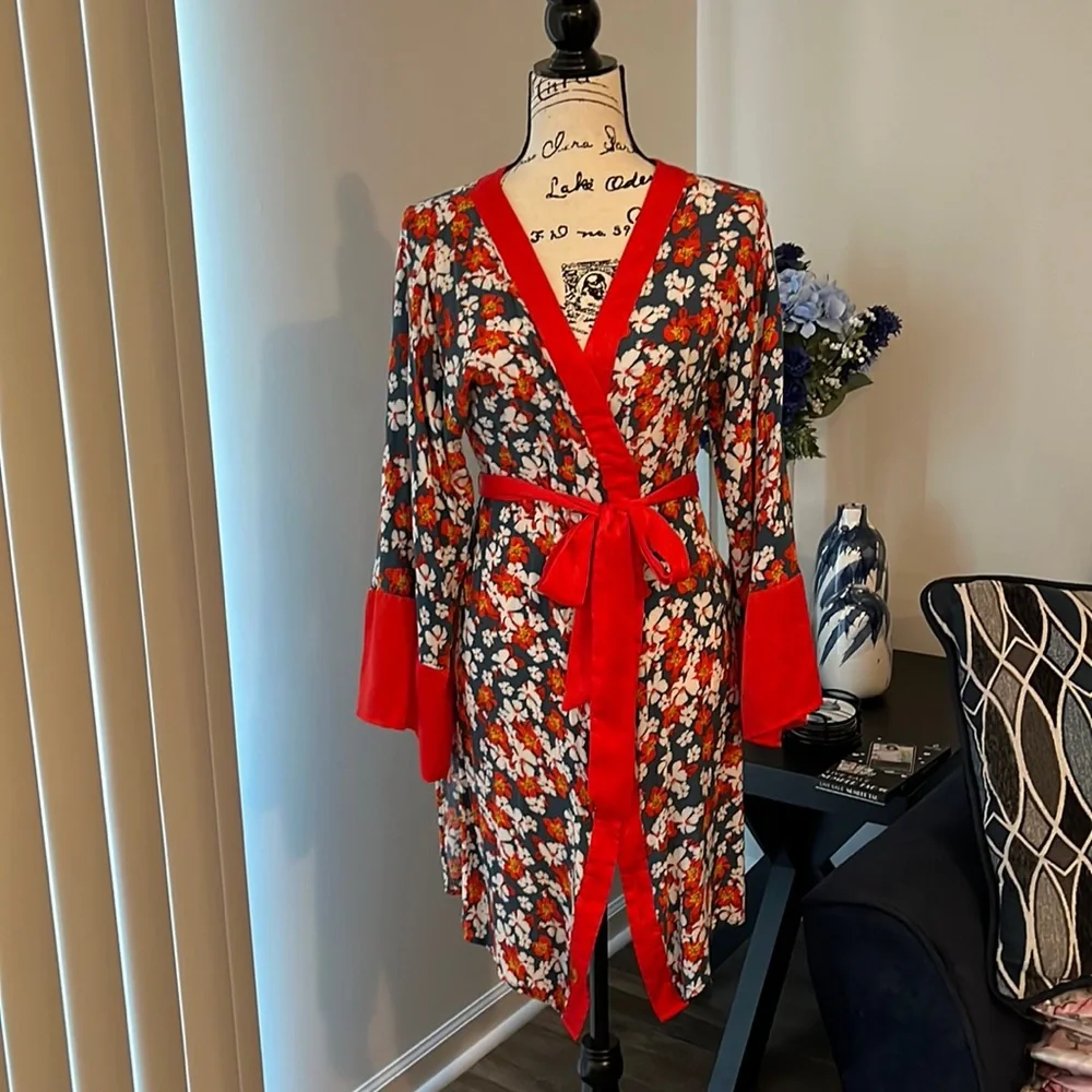 EN CRÈME Red Floral Kimono Robe